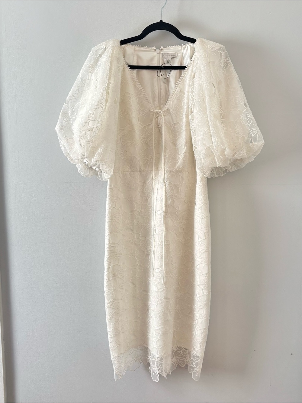 ML Monique Lhuillier Crochet Puff Sleeve Midi Dress V-Neck Tie Front Floral